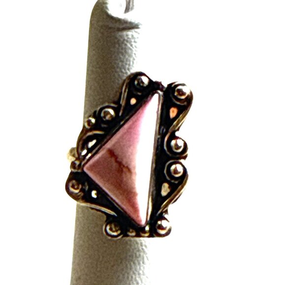 Vintage Sterling Silver Ring With Pink Triangular Stone & Ornate Details Size 6 - Picture 2 of 6
